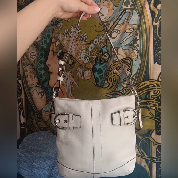 Coach Cream Shoulder Bag - Picture 2 of 9